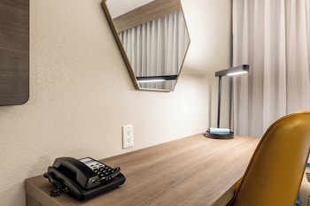 Standard Room, 1 King Bed