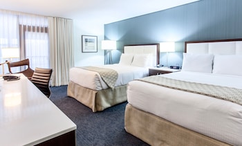 Deluxe Room, 2 Double Beds, Pool View