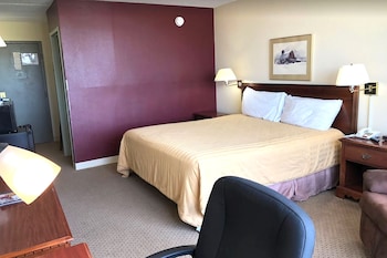 1 King Bed, Smoking