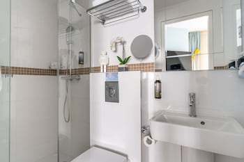 Single Room (Cocoon) - Free soft minibar, courtesy tray, Chromecast - Digital press