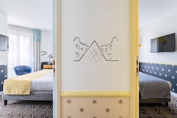 Family room, 2 bedrooms  - Free soft minibar, courtesy tray, Chromecast - Digital press