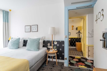 Family room, 2 bedrooms  - Free soft minibar, courtesy tray, Chromecast - Digital press