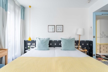 Family room, 2 bedrooms  - Free soft minibar, courtesy tray, Chromecast - Digital press