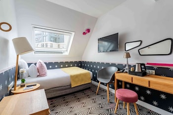 Single Room - Free soft minibar, courtesy tray, Chromecast - Digital press