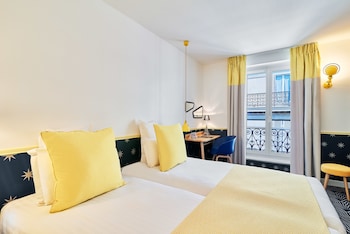 Room with Twin beds - Free soft minibar, Courtesy tray, Chromecast - Digital press