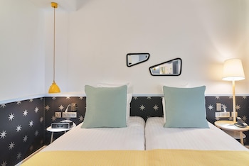 Room with Twin beds - Free soft minibar, Courtesy tray, Chromecast - Digital press