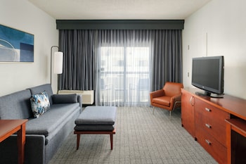 Suite, 1 King Bed with Sofa bed, Non Smoking