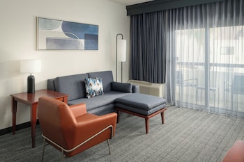 Suite, 1 King Bed with Sofa bed, Non Smoking
