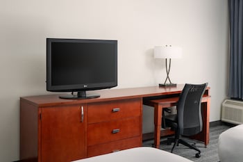 Room, 2 Queen Beds, Courtyard View (Hearing Accessible)