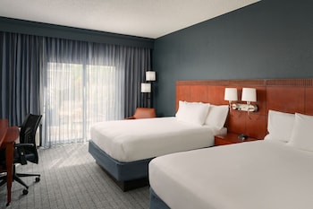 Room, 2 Queen Beds, Courtyard View (Hearing Accessible)