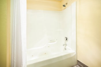 Deluxe Room, 2 Queen Beds, Non Smoking