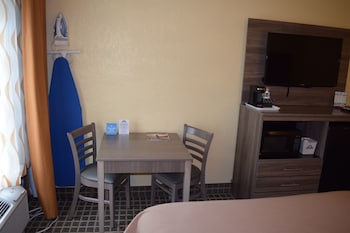 Room, 2 Queen Beds, Non Smoking