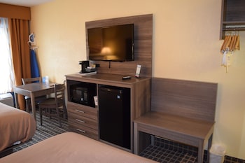 Room, 2 Queen Beds, Accessible, Non Smoking (Mobility Accessible)