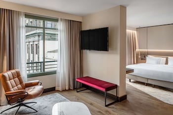 Suite (Apartment)
