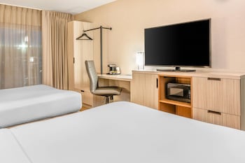 Room, 2 Queen Beds, Non Smoking (Efficiency, Upgrade)