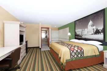 Studio Suite, 1 King Bed, Smoking
