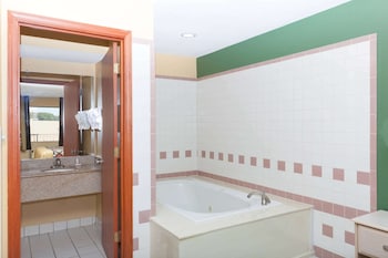 Studio Suite, 1 King Bed, Non Smoking