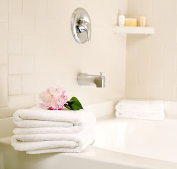 2 Queen Junior Suite