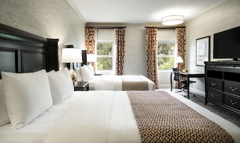 2 Queen Junior Suite