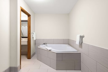 Suite, 1 King Bed, Non Smoking, Jetted Tub (with Sofabed)
