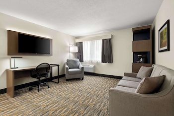 Suite, 2 Queen Beds, Non Smoking, Refrigerator & Microwave (with Sofabed)