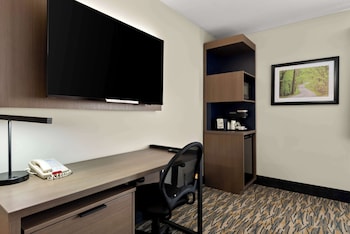 Standard Room, 2 Queen Beds, Accessible, Refrigerator & Microwave (1st Floor)