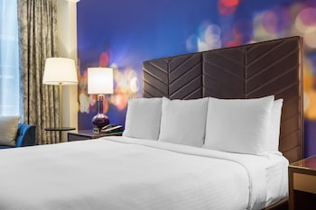 Suite, 1 King Bed with Sofa bed (Saint Clair)