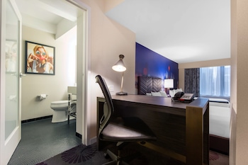 Junior Suite, 1 King Bed with Sofa bed, City View