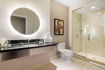 Room, 1 King Bed, City View