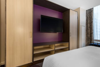 Suite, 1 King Bed with Sofa bed (Saint Clair)