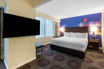 Junior Suite, 1 King Bed with Sofa bed, City View