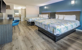 Deluxe Room, 2 Queen Beds, Non Smoking, Refrigerator & Microwave