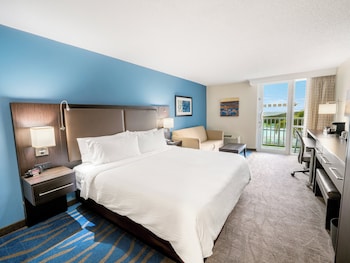Standard Room, 1 King Bed, Pool View