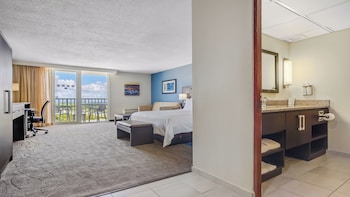Suite, 1 King Bed with Sofa bed, City View