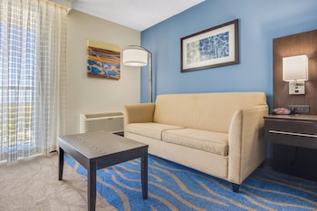 Standard Room, 1 King Bed, Pool View