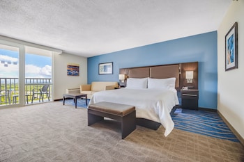 Suite, 1 King Bed with Sofa bed, Pool View