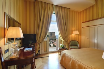 Deluxe Room, 1 Queen Bed