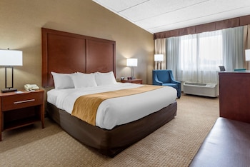 Standard Room, 1 King Bed, Non Smoking (No Elevator Access)