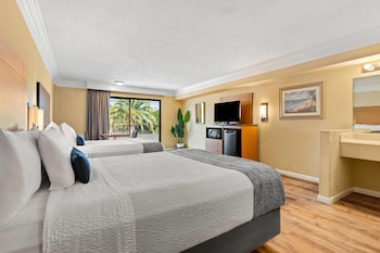 Room, 2 Queen Beds, Non Smoking, Balcony
