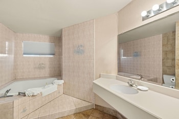 Suite, 1 King Bed, Non Smoking, Balcony