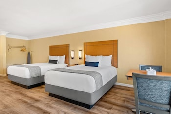 Room, 2 Queen Beds, Non Smoking, Balcony