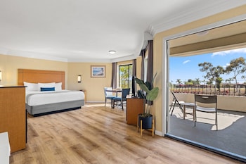 Room, 1 King Bed, Non Smoking