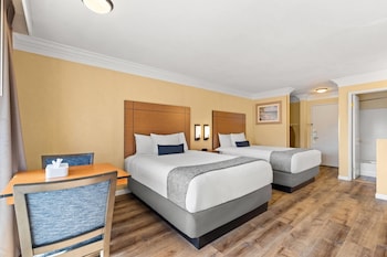 Room, 2 Queen Beds, Non Smoking, Balcony