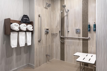 Room, 2 Queen Beds, Accessible (Mobility & Hearing, Roll-in Shower)