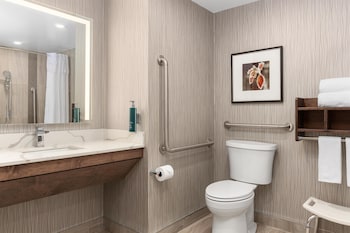Room, 2 Queen Beds, Accessible (Mobility & Hearing, Roll-in Shower)