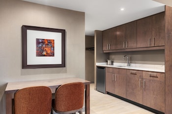 Suite, 1 King Bed