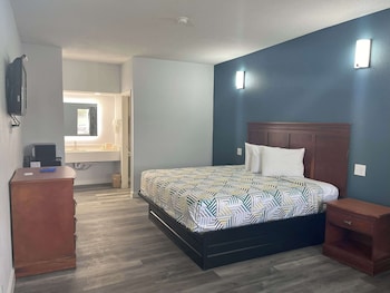 Deluxe Room, 1 King Bed, Non Smoking, Refrigerator & Microwave