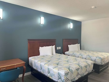 Deluxe Room, 2 Queen Beds, Smoking, Refrigerator & Microwave