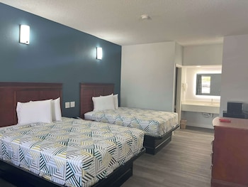 Deluxe Room, 2 Queen Beds, Smoking, Refrigerator & Microwave