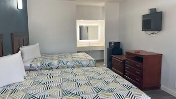 Deluxe Room, 2 Queen Beds, Non Smoking, Refrigerator & Microwave